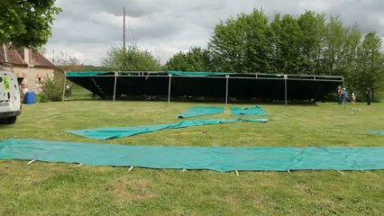 Montage du barnum aux Billotières