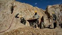 منجم للذهب في قرية افغانية يستقطب شركات التنقيب الحديثة