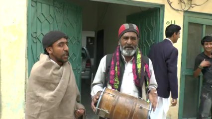 Street singers in Pakistan (Sufi Chants)