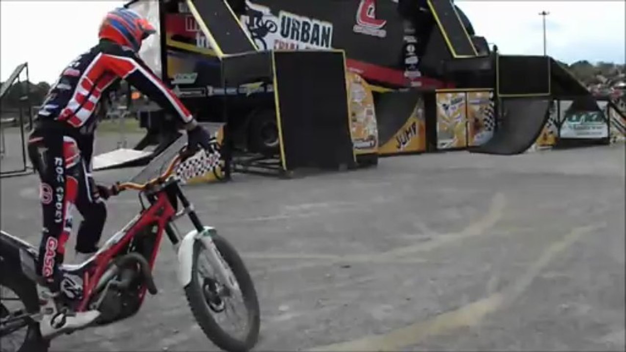 Julien Perret 1er show soirée du 11 mai 2013 pour les Amis de Gwladys.