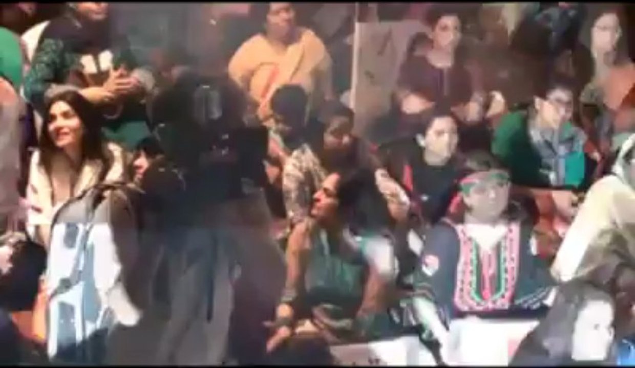 Abrar-ul-Haq addressing #PTI protest in #DHA #Lahore