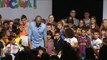Valdés mantiene silencio sobre su futuro en una entrega de becas infantiles