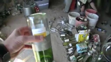 Fabrication d'une brique de verre pour Earthship.