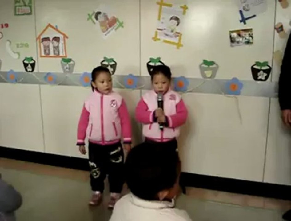 Chinese Little Girls Recite Quran
