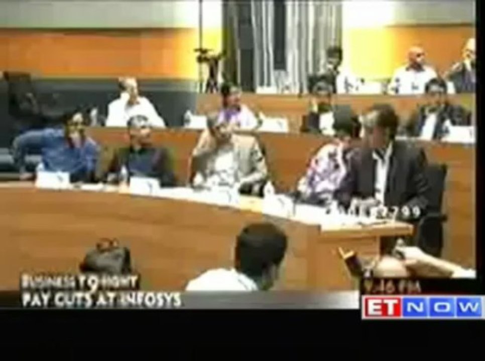 Infosys CEO takes 28% Salary Cut in FY13