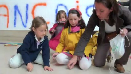 Le Printemps Français devant Apple Store