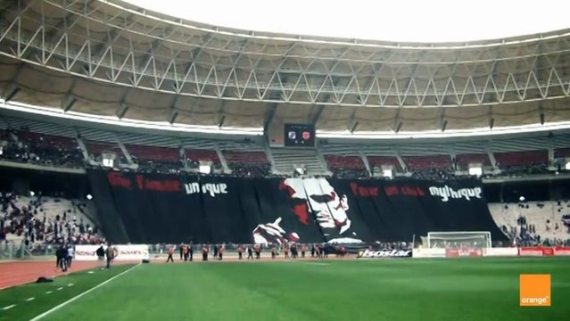 جمهور الإفريقي يبدع بدخلة العراب و يساند فريقه إلى آخر رمق