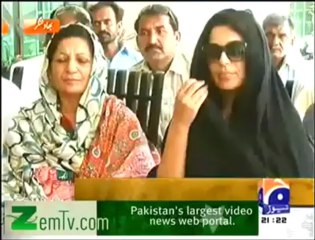 Meera Mom Ky Sath Kia howa ,, Zara dekhain aur sunain