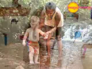 Vidéo : les petits pieds de Bébé