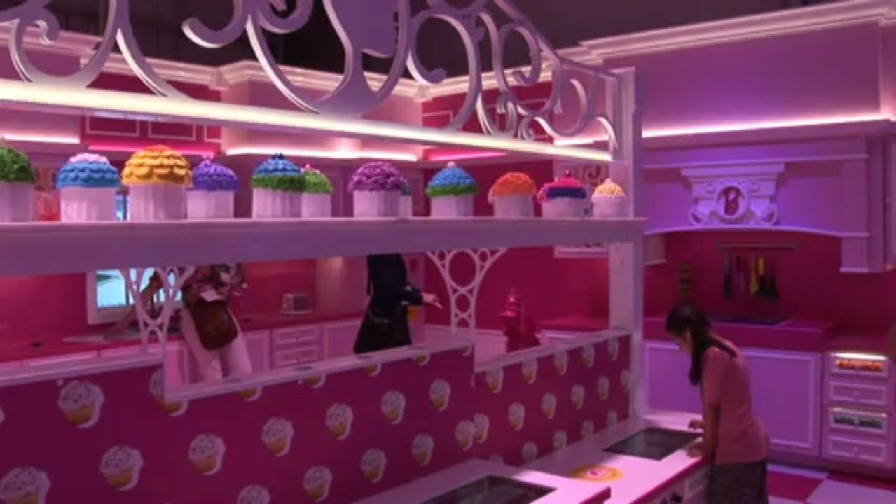 Barbie erobert Berlin - unter Protest