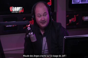 Tous le public et l'équipe se retournent pour le live de Maude des Anges !