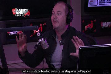 Jeff en boule de bowling défonce les stagiaires de l'équipe !