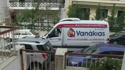 Young Greeks get mum's cooking straight to the door