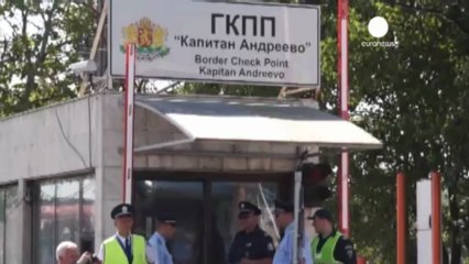 Bulgarian truckers block road into Turkey