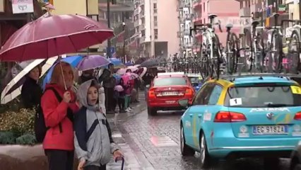 PARTENZA SOTTO LA PIOGGIA