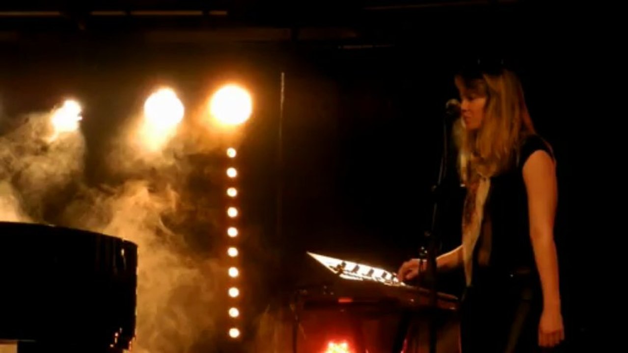 CHARLES-BAPTISTE  " BOUGE TES HANCHES " AU  "MAGIC MIRRORS" -- FESTIVAL ALORS... CHANTE DE MONTAUBAN LE 8 MAI 2013