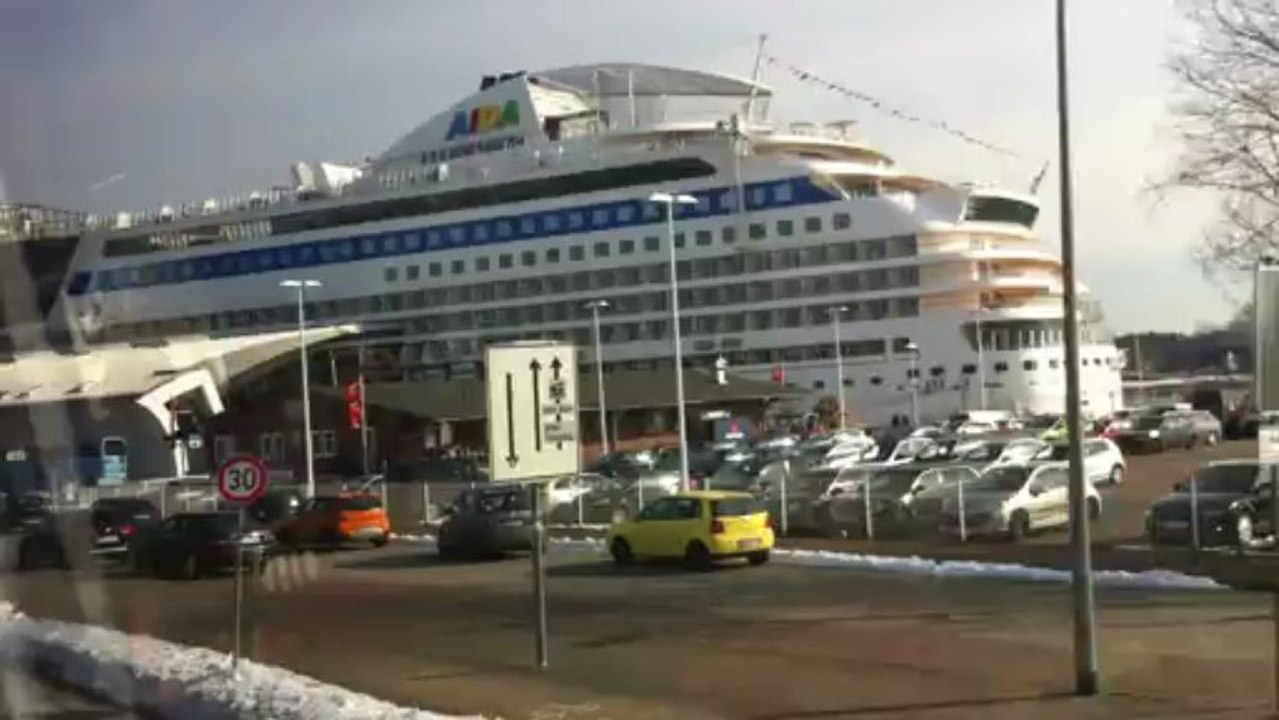 AIDAstella Hafen Reisebüro Fella  AIDAstella