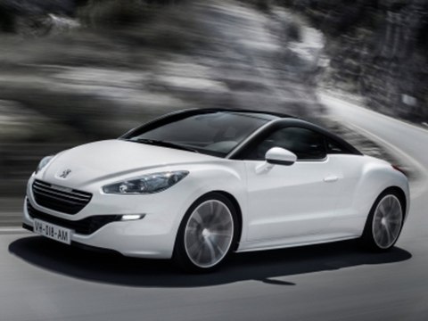 La Peugeot RCZ se mesure à un VTT de descente