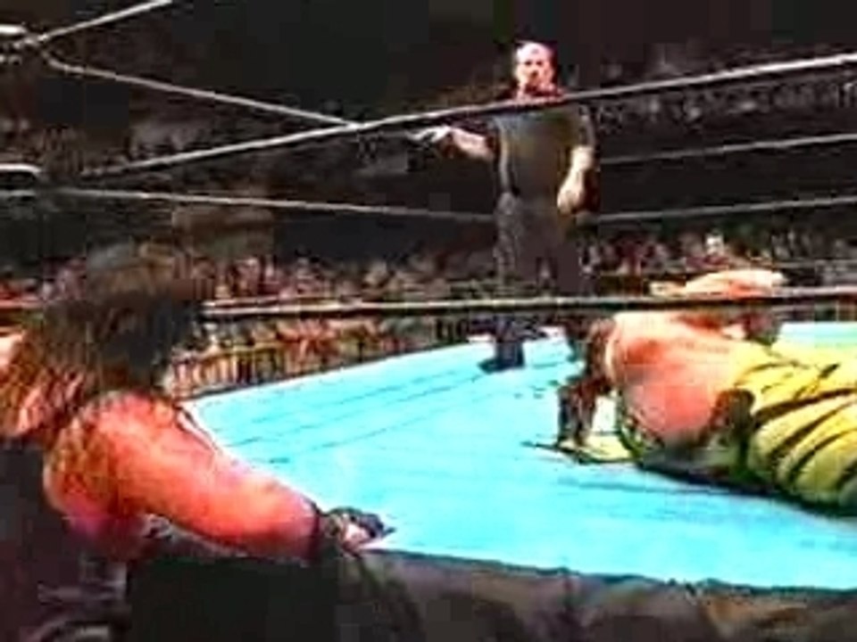ECW - Rob Van Dam vs Rhyno - 2000