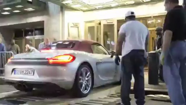 Les Porsche Boxster S, 550 Spyder et Carrera GT dans le terminal de Grand Central