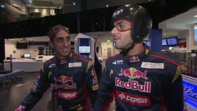 Buemi et Alguersuari dans un simulateur de chute libre