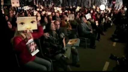 Morto Videla. Molti in Argentina festeggiano