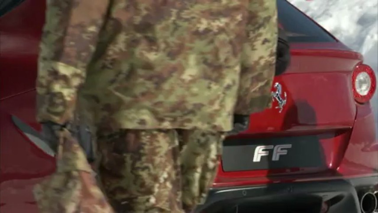 La Ferrari FF fait de l'hélicoptère