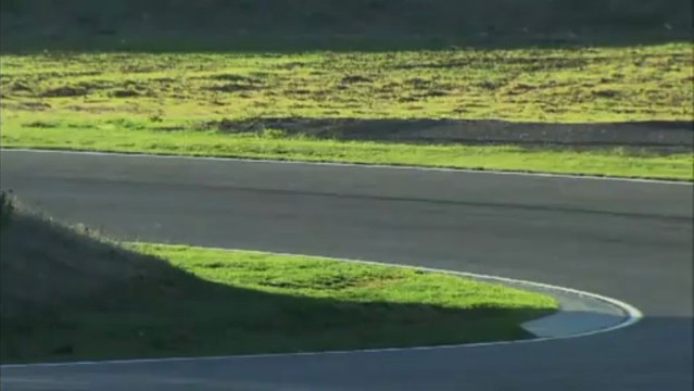 Une BMW Série 1M Coupé et une M3 E30 sur circuit