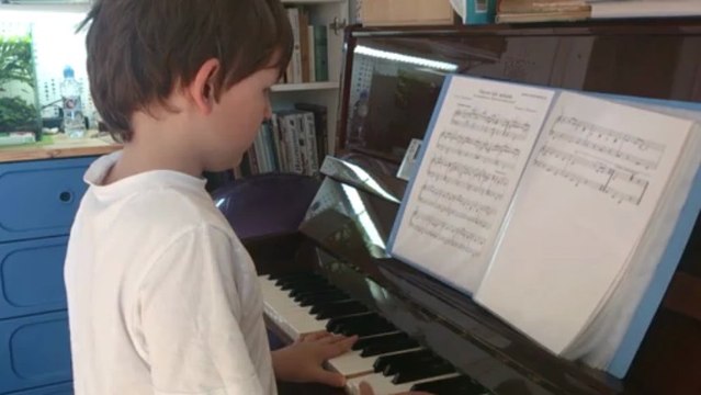 Sony Xperia TX - тест камеры. Песня про зайцев