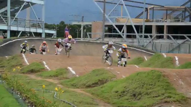 bmxinternationalteam.com Living Colombian bmx