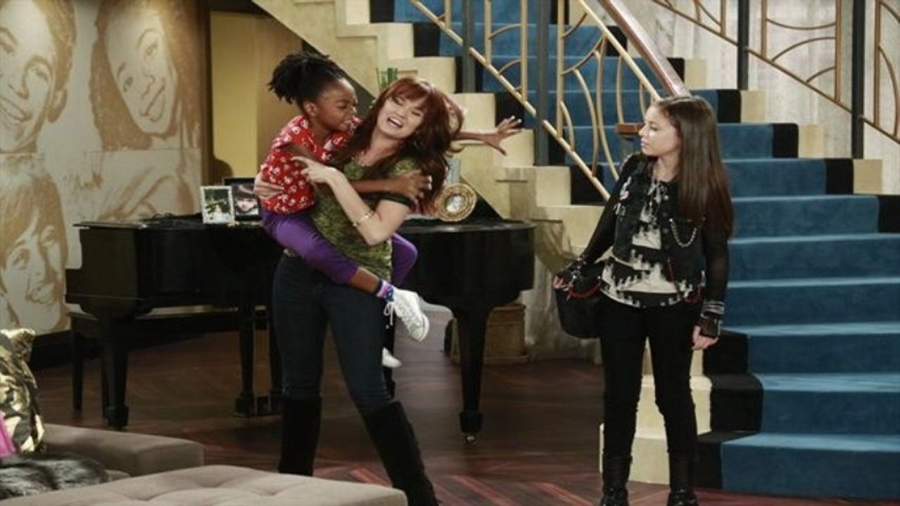 Jessie Season 2 Episode 17 - All The Knight Moves  HDTV