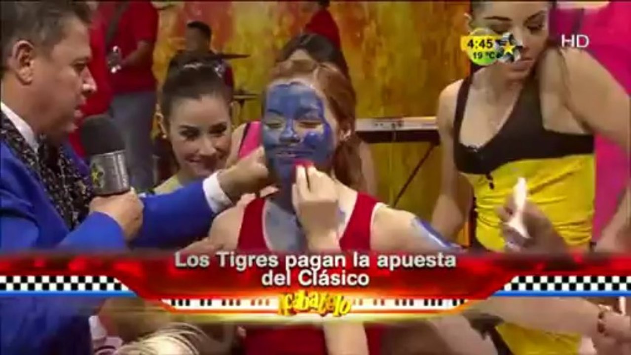 Pintan a Gaby de rayada