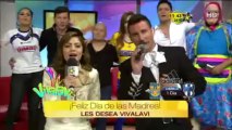 Arturo y Viridiana cantan para las Mamás