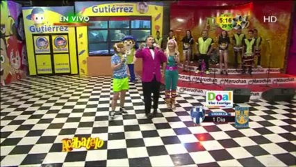 Kelly y Dylan buscan que regalarle a su Mamá