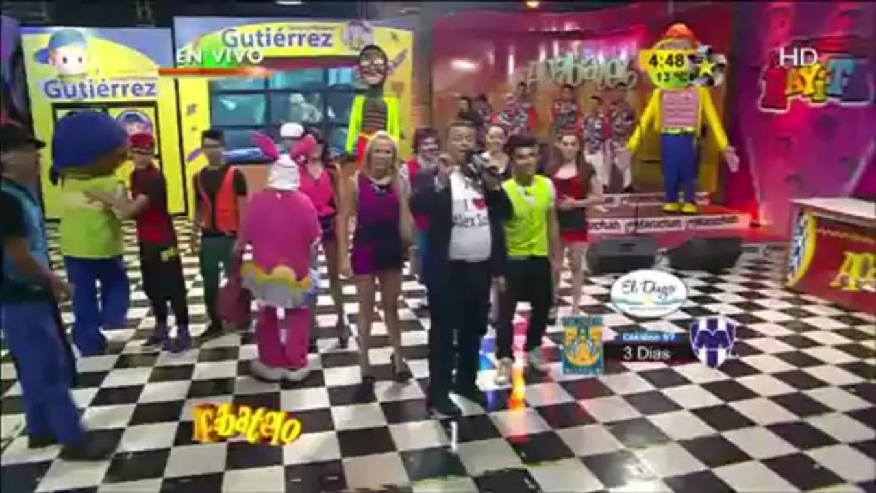 Sotelo le firma la camiseta a Bezares