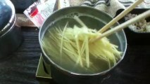 ＬＯＧＯＳ製コンロでラーメン作る / Cook of  lamen noodle by use of LOGOS made pocket tablet stove set