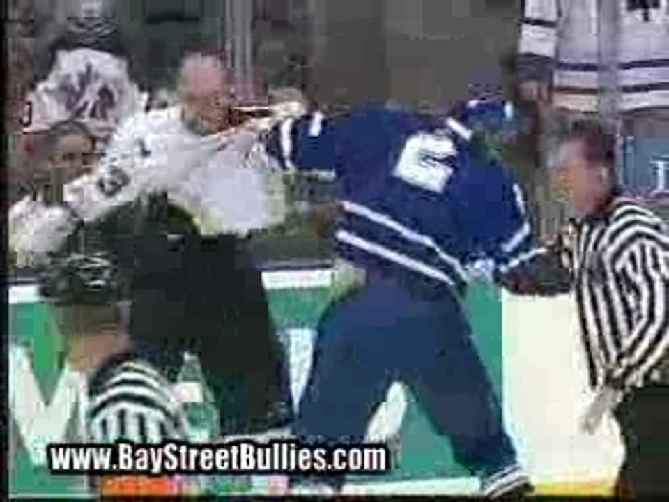 bagarre hockey  Pittsburgh vs. Toronto