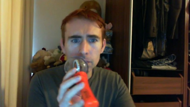 Wiwi égratigne la lampe de Mort Shuman