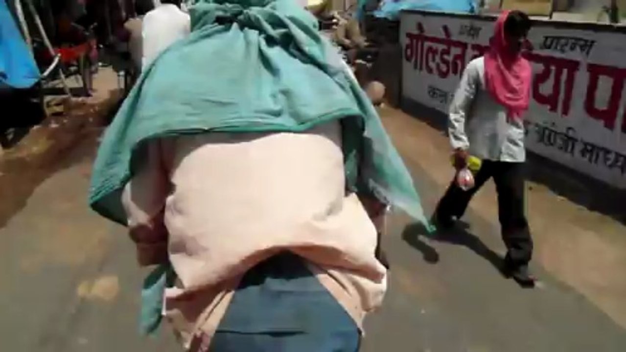 La route vers l'école d'Assi Ghat
