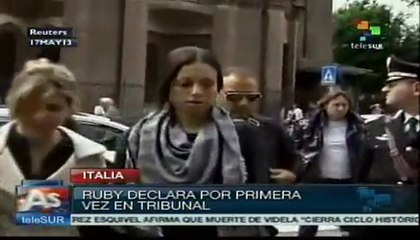 "Ruby" declara por primera vez en juicio contra Berlusconi