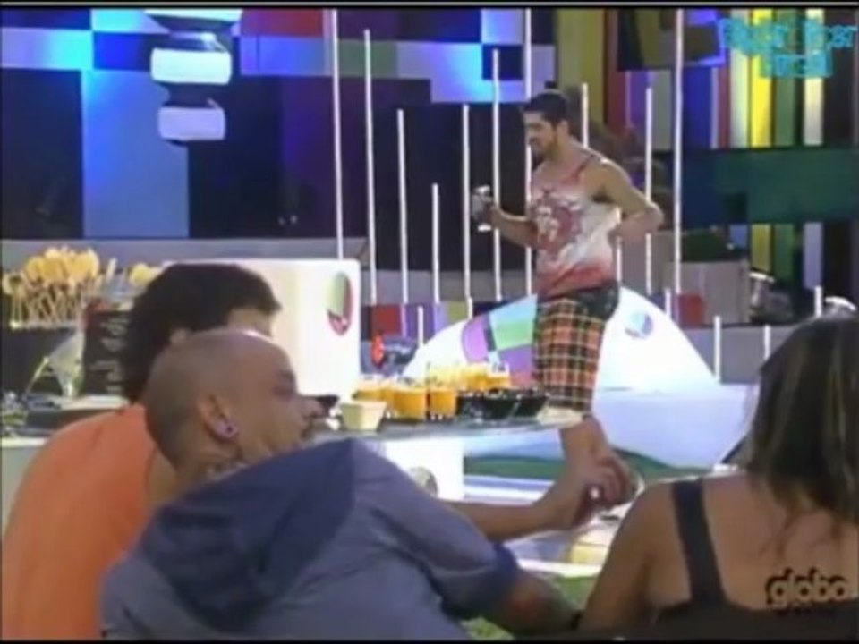 Monique - meu marido deixou eu fumar - 07.03