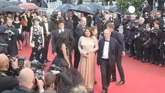 Rain doesn't ruin red carpet at first weekend of Cannes