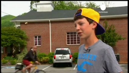 Cincuenta heridos tras arrollar un coche a una comitiva...