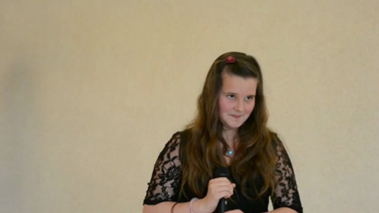 Lola Reva chante"mon manège"