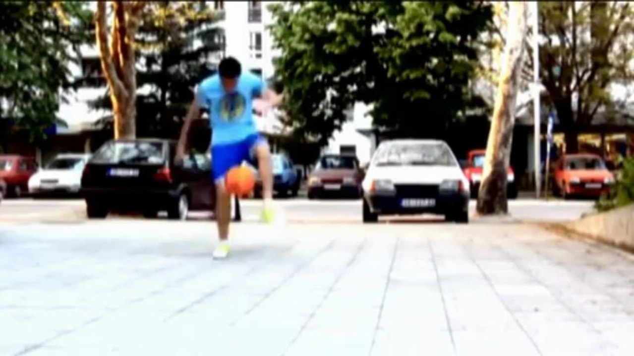 Junger Serbe Djota zeigt Freestyle vom Feinsten