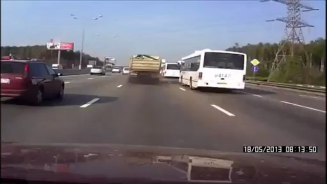 Авария МАЗа на МКАДе 18.05.2013