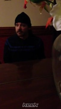 Pedro tocando el piano y cantando Keek Silvina Escudero - 19 de Mayo