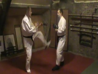 (mae ashi) mae geri : sokutei oase uke (hiza)