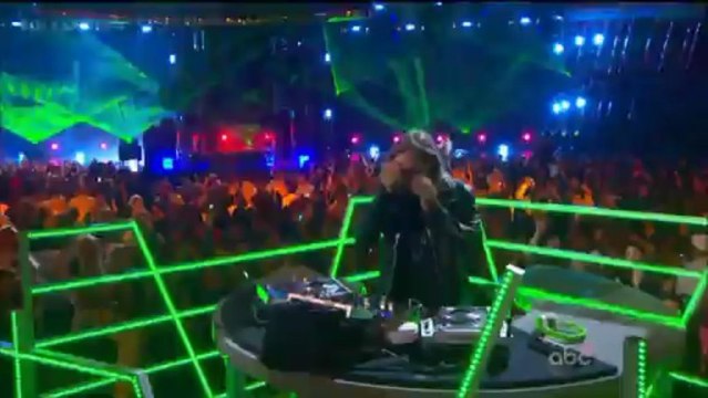 David Guetta, Ne-Yo & Akon - Play Hard - Billboard Awards 2013