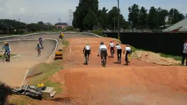 bmxinternationalteam.com Living Colombian bmx